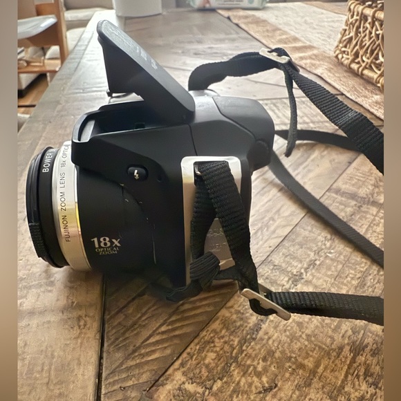 Fujifilm FinePix S Series S8000fd 8.0MP Digital Bridge Camera Untested - Picture 3 of 5